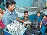 ரயில் பயணிகள் அதிக விலையில் உணவு பொருட்களை வாங்கி ஏமாராமல் இருக்கப் புதிய செயலி அறிமுகம்!