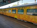 ரூ.63,000 இழப்பீடு தரப்படும்.. தாமதத்திற்கு தக்க பதிலடி கொடுத்த ஐஆர்சிடிசி.. இது நல்லா இருக்கே..! 