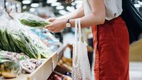 சாமானிய மக்களைப் பாடாய்ப்படுத்தும் விலைவாசி உயர்வு.. ஒரு வருடத்தில் இவ்வளவு உயர்வா..? 