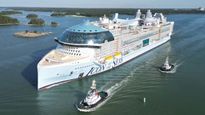 உலகின் மிகப்பெரிய கப்பல்.. 1200 அடி நீளம், 7960 பயணிகள், 2.5 லட்சம் டன் எடை..! 