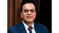 நியூமராலஜி செய்த மேஜிக்..!! செருப்பு கூட இல்லாத வறுமை.. இன்று ரூ.7,300 கோடிக்கு அதிபதி..!!  