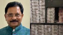 காங்கிரஸ் எம்பி வீட்டில் வருமான வரி ரெய்டு.. சிக்கிய பணத்தை எண்ணி முடிக்கவே இன்னும் 2 நாள் ஆகுமா..! 