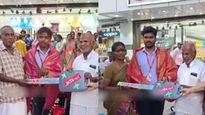 பொங்கல் பரிசாக புது பைக் கொடுத்த துணி கடை முதலாளி.. ஊழியர்களுக்கு இன்ப அதிர்ச்சி.. வார்த்தையே வரல..! 