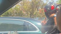 Work from home கேள்விப்பட்டிருப்பீங்க, ஆனா இது Work from Traffic.. பெங்களூரில் டிரெண்டிங் சம்பவம்..! 