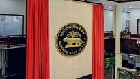 சுத்தி சுத்தி அடிக்கும் RBI.. திணறும் வங்கிகள்.. என்ன நடக்குது..? 