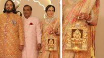 பூராவுமே தங்கத்தில் செஞ்சது.. மகனின் திருமணத்திற்கு நிதா அம்பானி என்ன கொண்டு வந்தார் தெரியுமா? 