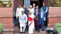 நிதிப் பற்றாக்குறை இலக்கை 4.9% ஆக குறைத்தார் நிதி அமைச்சர்..!