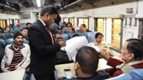  ரயில்வே விதிகள்: டிக்கெட் இல்லாமல் பயணம் செய்தால் எவ்வளவு அபராதம்? பிடிபட்டால் TTE என்ன செய்வார்?