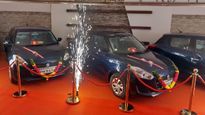 ஊழியர்களுக்கு 28 கார்கள், 29 பைக்குகளை பரிசாக வழங்கிய நிறுவனம்.. அந்த மனசு தான் சார் கடவுள்!
