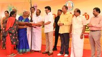 பொங்கல் பரிசு தொகை: வெளியூரில் தங்கி இருக்கும் அரிசி அட்டைதாரர்கள் என்ன செய்ய வேண்டும்?
