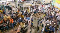 பெட்ரோல், டீசல் தட்டுப்பாடு என தகவல் பரப்பினால் சட்ட நடவடிக்கை: மத்திய அரசு கடும் எச்சரிக்கை!!