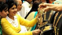 அட்சய திருதியை தங்கம் விற்பனை: மக்களே இத கவனிக்கலனா உங்க தலையில துண்டு!!
