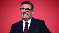 பிரிட்டனின் புது பிரதமர் Andy Burnham..  403ல் 379 வாக்குகள் பெற்று சாதனை!
