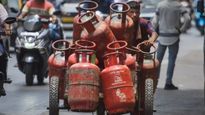 குறைந்தது எல்பிஜி கேஸ் சிலிண்டர் விலை: உங்கள் ஊரில் சிலிண்டர் விலை எவ்வளவு? முழு விவரம்