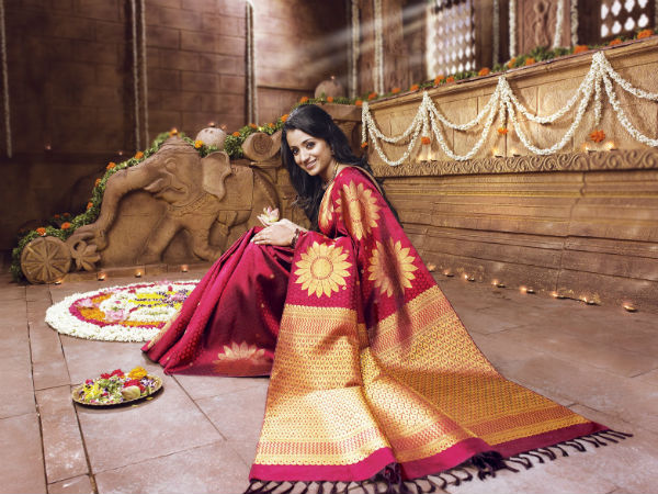  'சரித்ரா' பட்டு புடவை