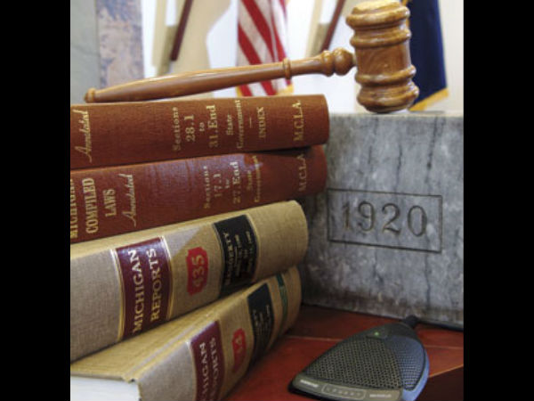 சட்ட நிபுணர்களின் உதவி