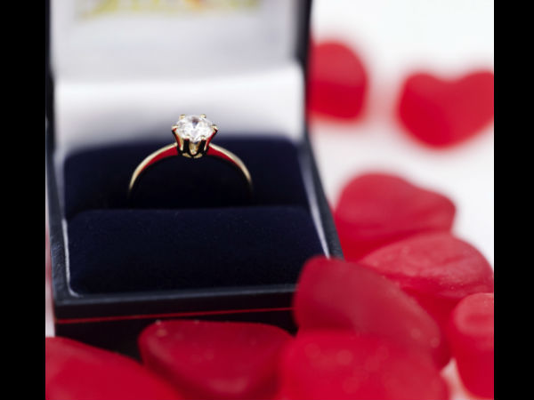 அன்பை வெளிப்படுத்த ஒரே வழி பரிசு தான்