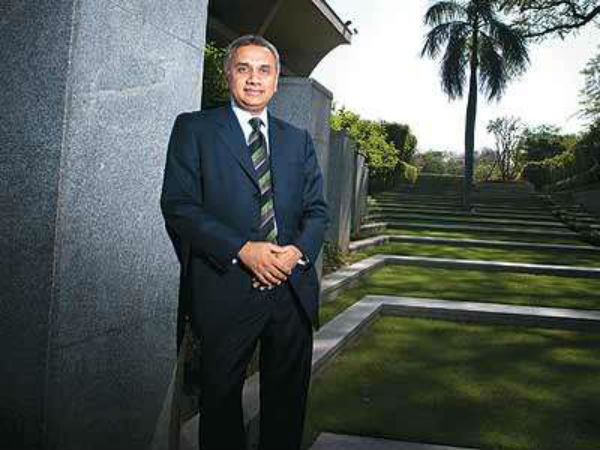 சலீல் பரேக்