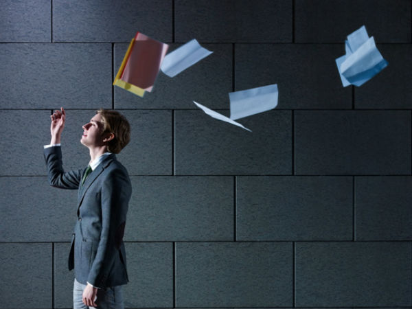 4. வேலை உங்களைத் தனிமைப்படுத்தி விடுகிறது 