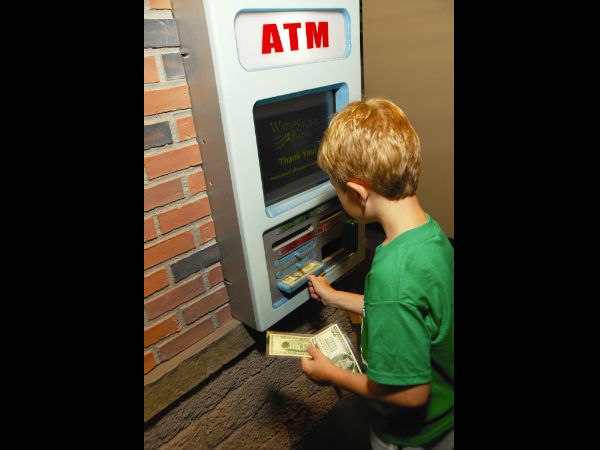 டெபிட் கார்டு மற்றும் காசோலை