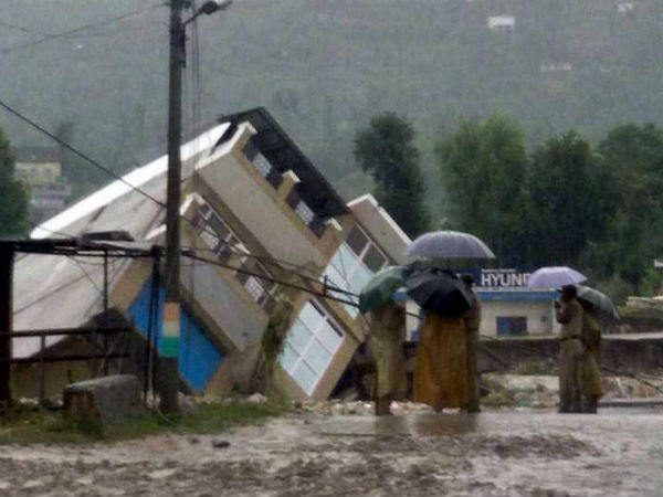 சுற்றுலா பயணிகள்