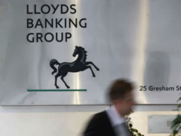 9,000 பணியாளர்கள்