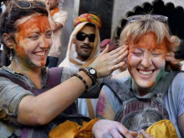 வெளிநாடு பயணிகள்