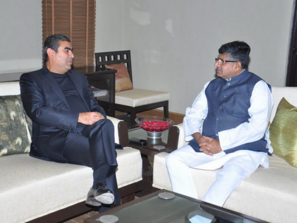 தொலைதொடர்பு அமைச்சர்