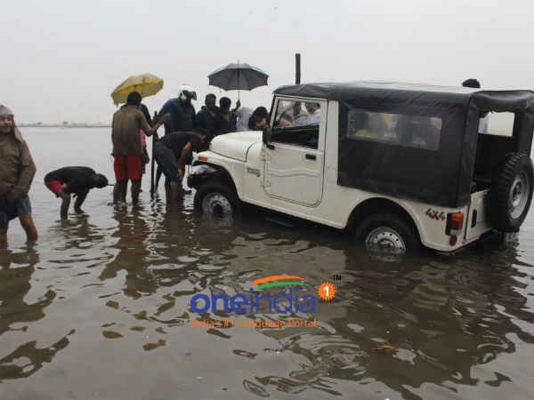 300 கோடி ரூபாய்