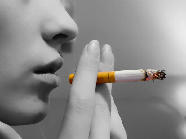 புகைபிடிக்கும் பெண்கள்