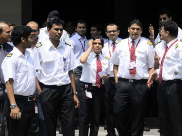  ஊழியர்கள் போராட்டம்