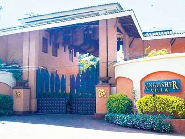 வைட் ஹவுஸ் இன் ஸ்கை