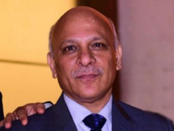 யார் இவர்..?