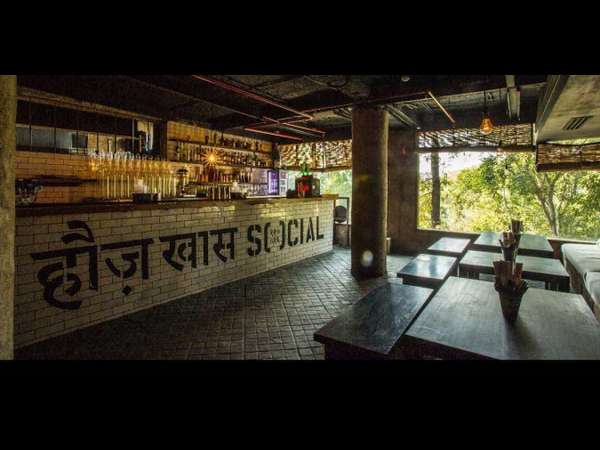 மேசைகளைப் பகிர்ந்து கொள்ளுதல்