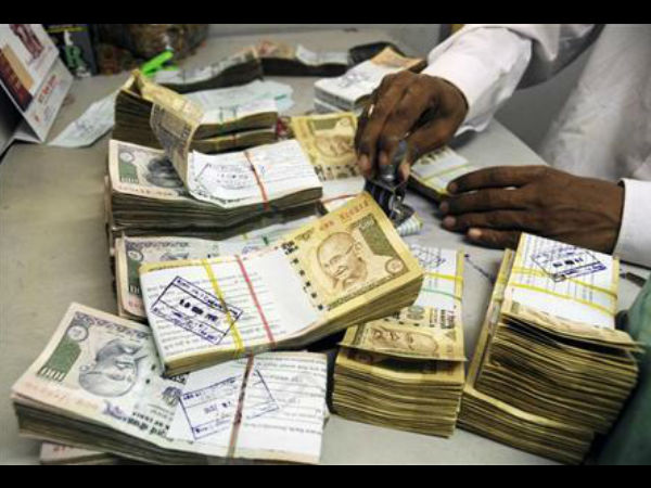 வங்கியில் பணம் எடுத்தல்..