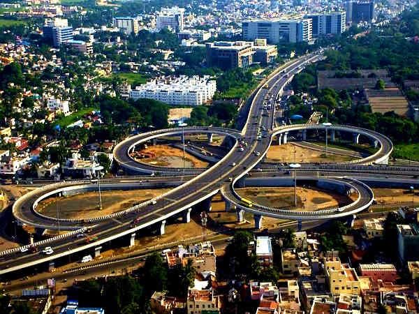 கருப்புப் பணம்: சென்னையில் 105 கோடி ரூபாய், 35 கோடி ரூபாய் மதிப்பிலான தங்கம் கைப்பற்றல்