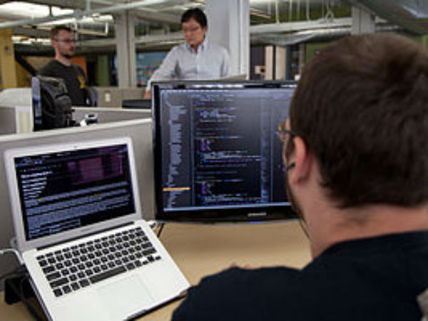 3.மென்பொருள் பொறியாளர் :