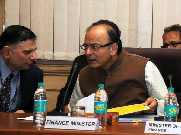 அஞ்சுலி சிப் டுக்கள், நிதி சேவைகள் துறை செயலாளர் 