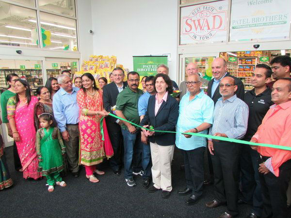 இந்தியர்கள் அல்லாத வாடிக்கையாளர்களைக் கவர்தல்