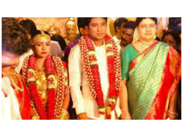 25 வகை விருந்துகள்... தடபுடலாக நடந்த திருமணம் 