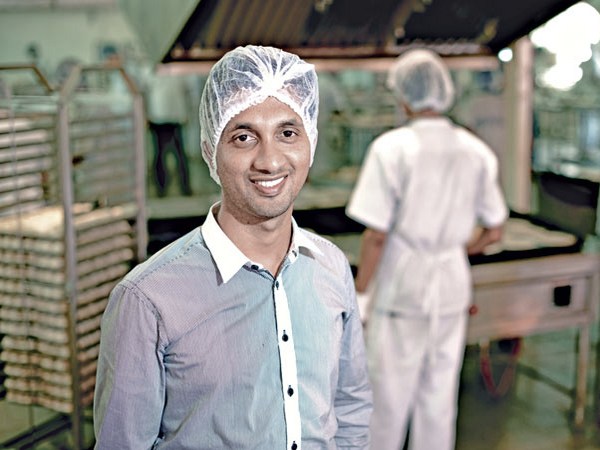 முதுகலைப் பட்டத்துடன் கோடி கணக்கில் வருமானம்