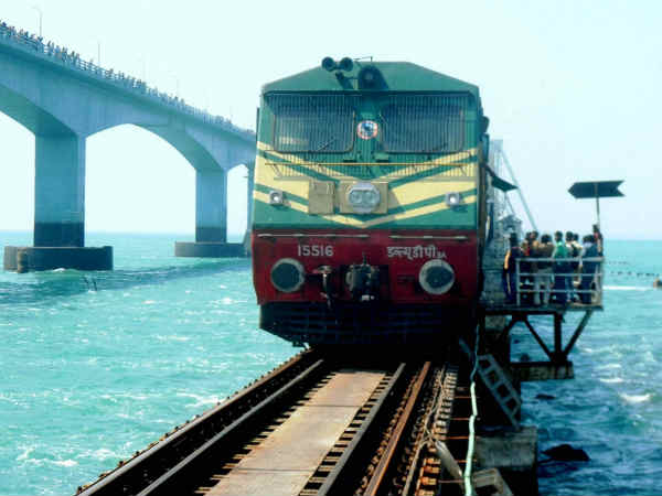 6.ஹௌரா ராஜதானி விரைவு ரயில்