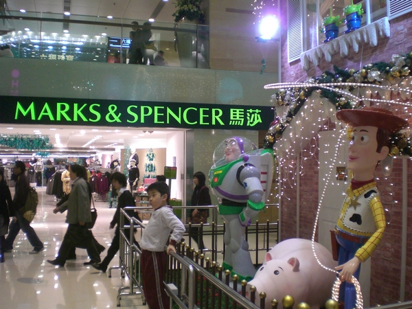 பிராண்டட் ஆடைகள் தயாரிப்பு 