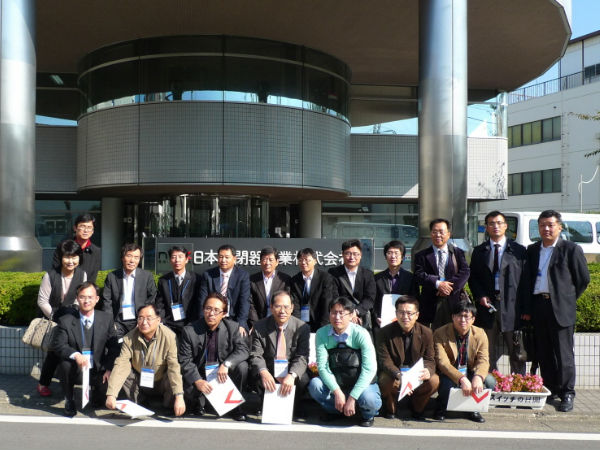 100 பேர் வேலையை இங்கு 67 பேர் செய்கிறார்கள் 