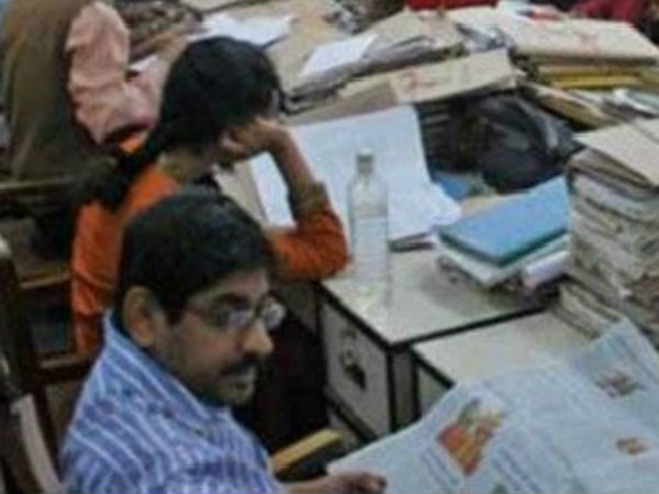 மரக்கட்டைகள் நீக்கம்..