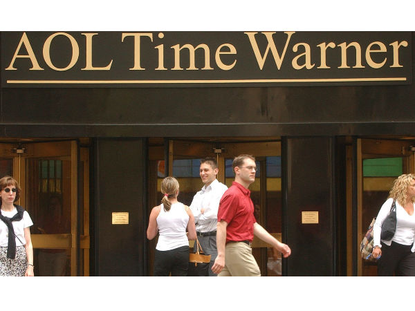 5. ஏஓஎல் நிறுவனம் டைம் வார்னர் நிறுவனத்தைக் கையகப்படுத்தியது.