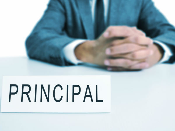 பள்ளி முதல்வர் 