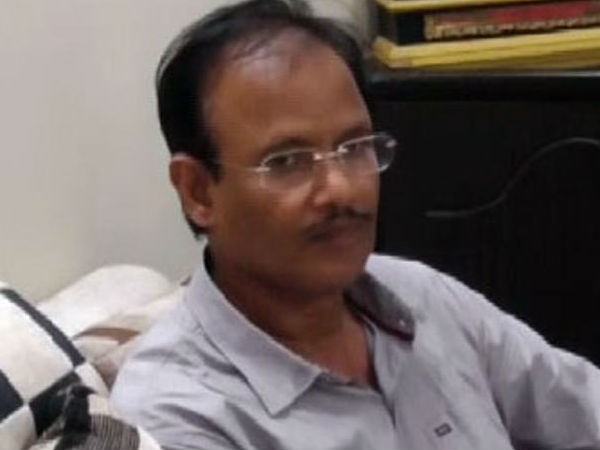 அரசு அதிகாரி!