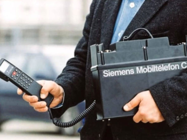 8. டிஜிட்டலில் மட்டும்தான் அவரைத் தொடர்பு கொள்ள முடியுமா? 