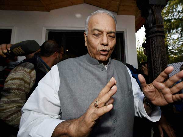 நிதி அமைச்சர்: யஷ்வந்த் சின்ஹா; பட்ஜெட் : 2001-02; கவிஞர் : அறியப்படவில்லை 